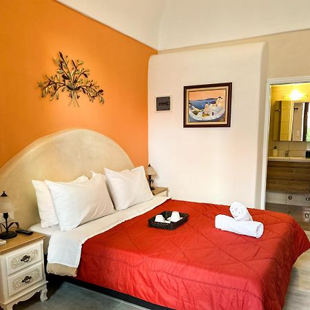 Hotel Pansion Zaharoula à Fira  Extérieur photo