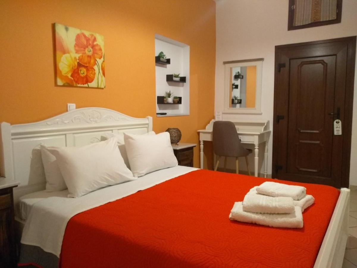 Hotel Pansion Zaharoula à Fira  Extérieur photo