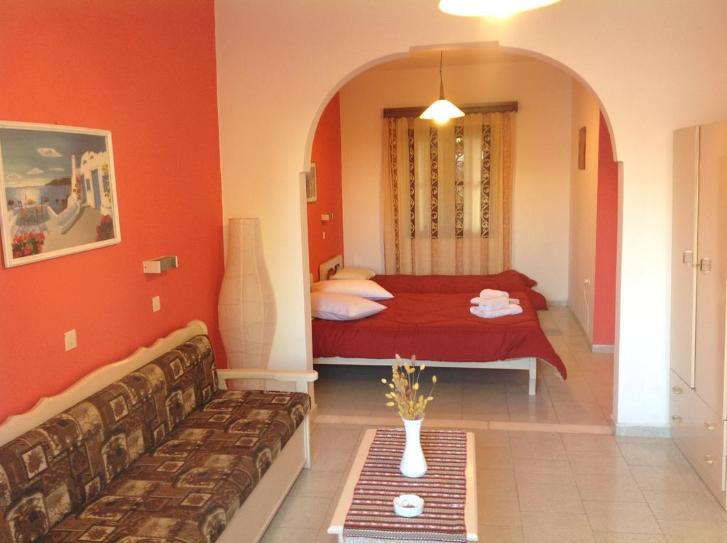 Hotel Pansion Zaharoula à Fira  Extérieur photo