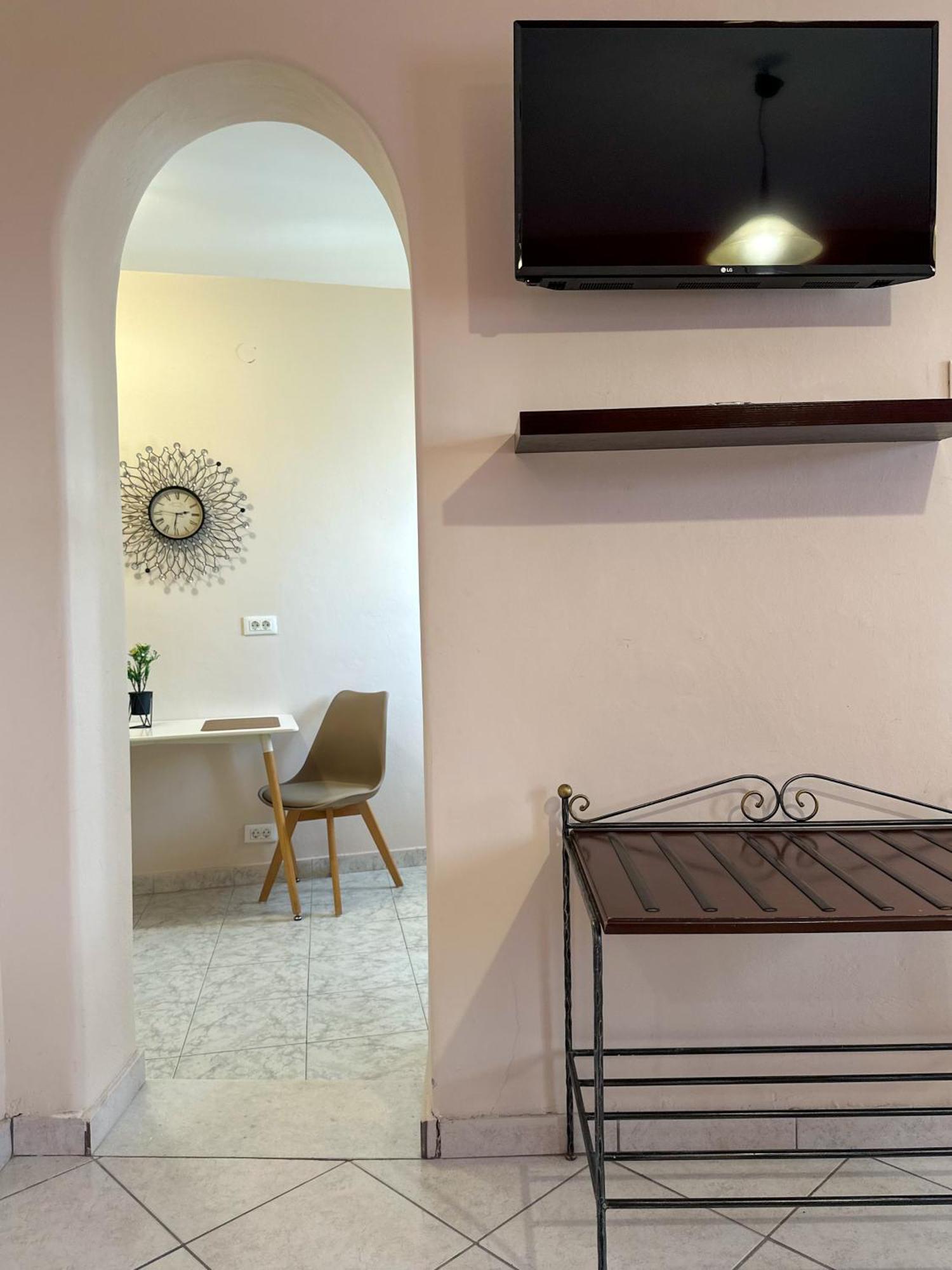 Hotel Pansion Zaharoula à Fira  Extérieur photo