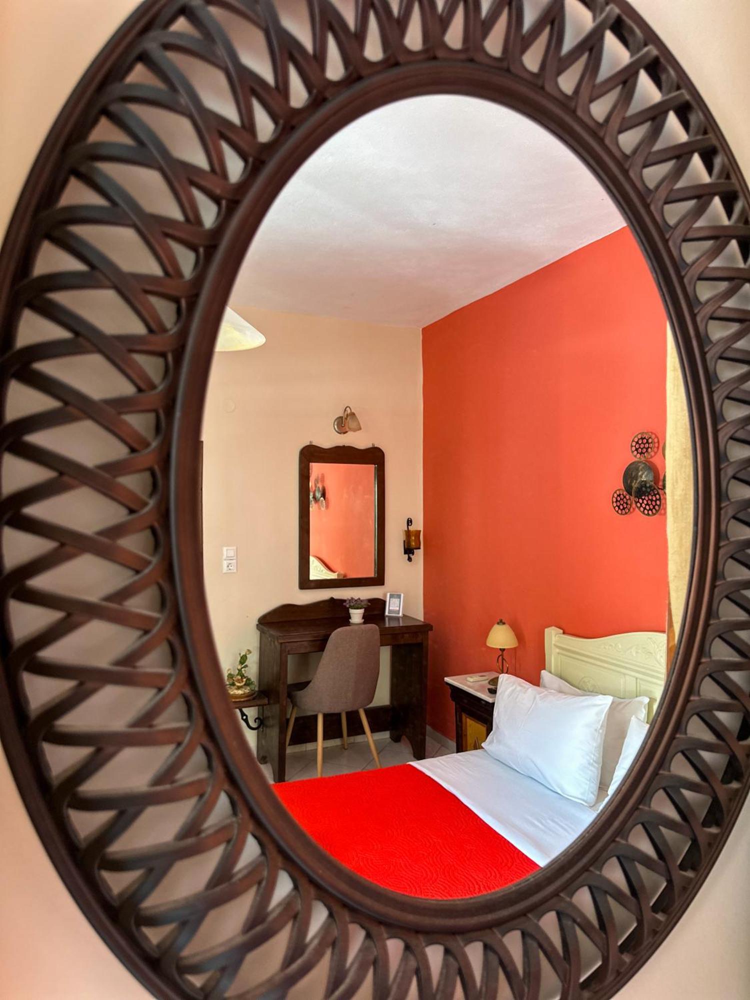 Hotel Pansion Zaharoula à Fira  Extérieur photo