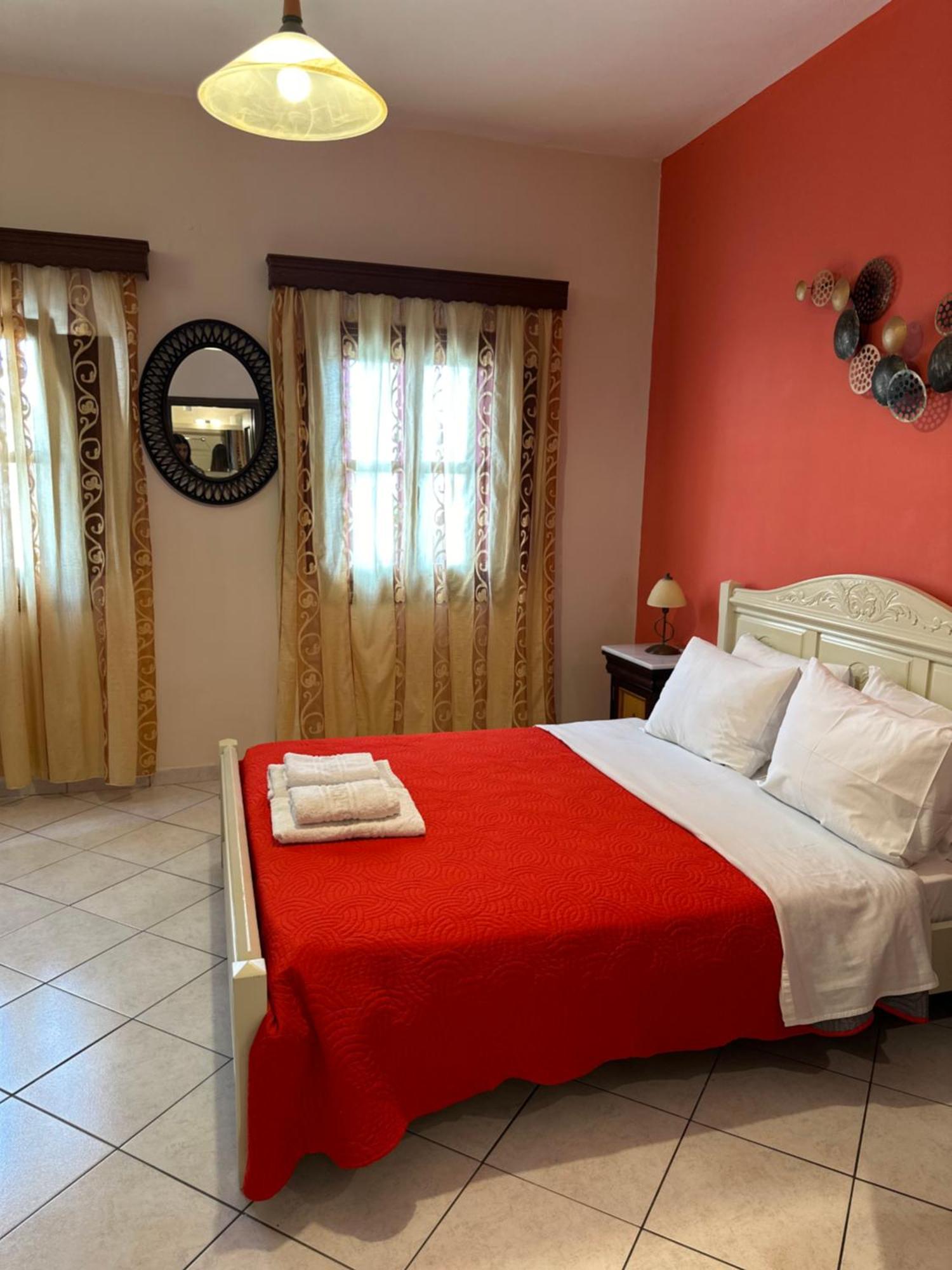 Hotel Pansion Zaharoula à Fira  Extérieur photo