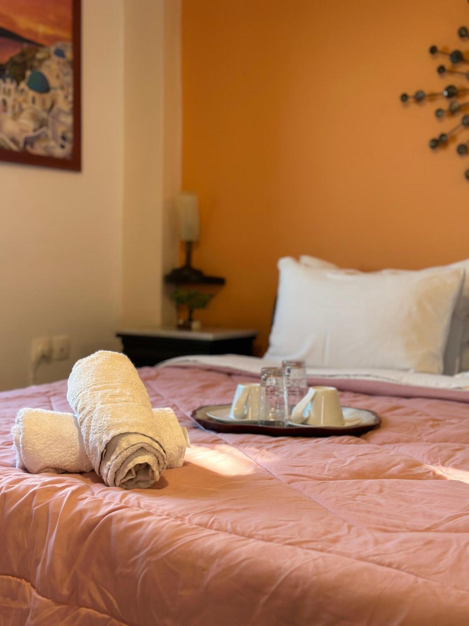 Hotel Pansion Zaharoula à Fira  Extérieur photo