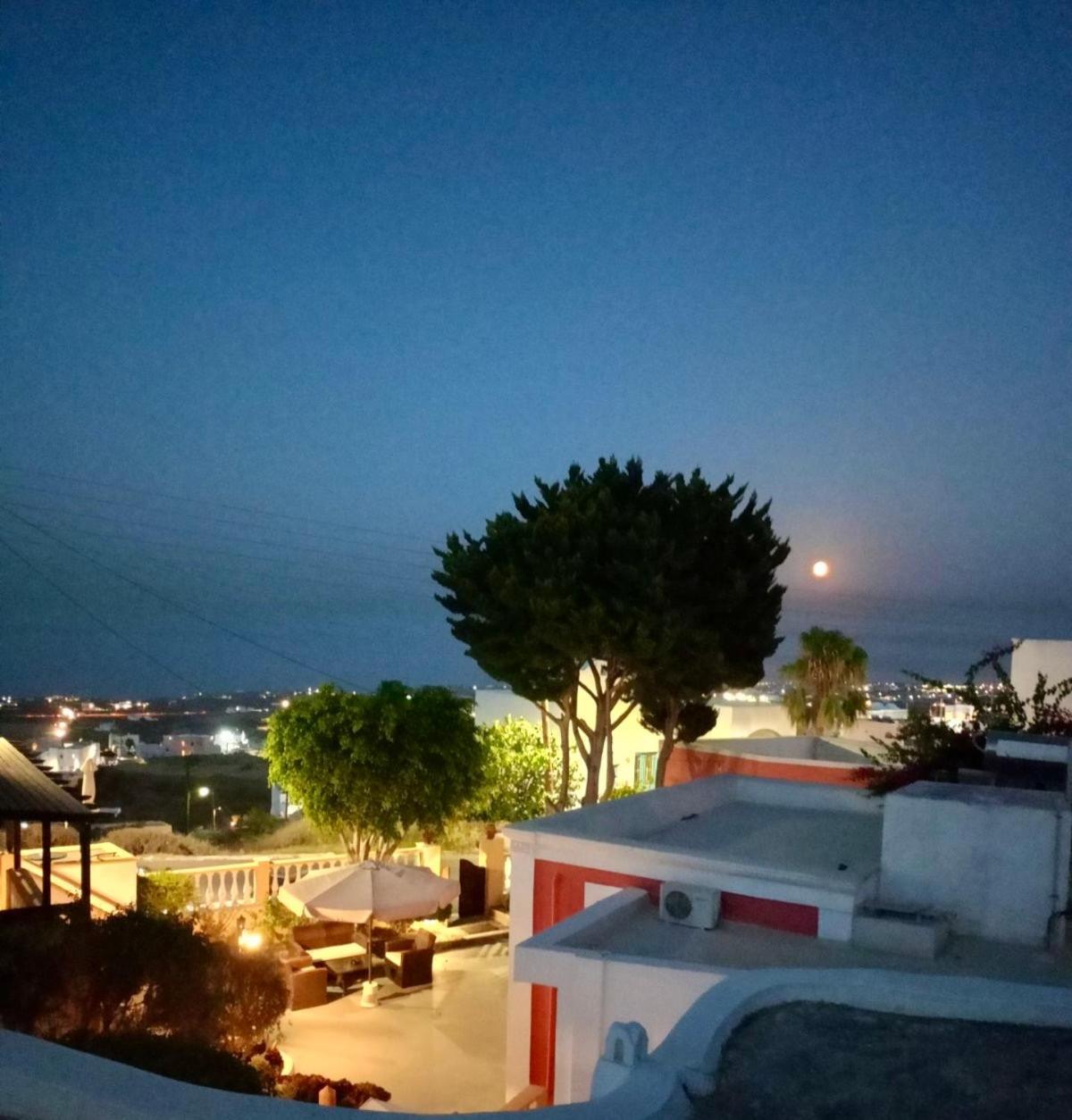 Hotel Pansion Zaharoula à Fira  Extérieur photo