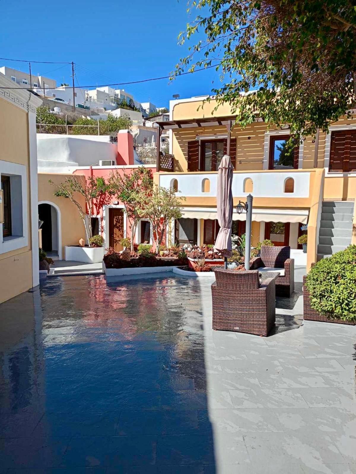 Hotel Pansion Zaharoula à Fira  Extérieur photo