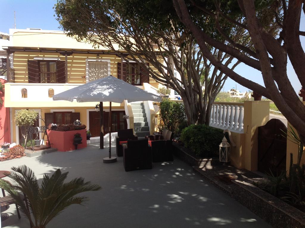 Hotel Pansion Zaharoula à Fira  Extérieur photo