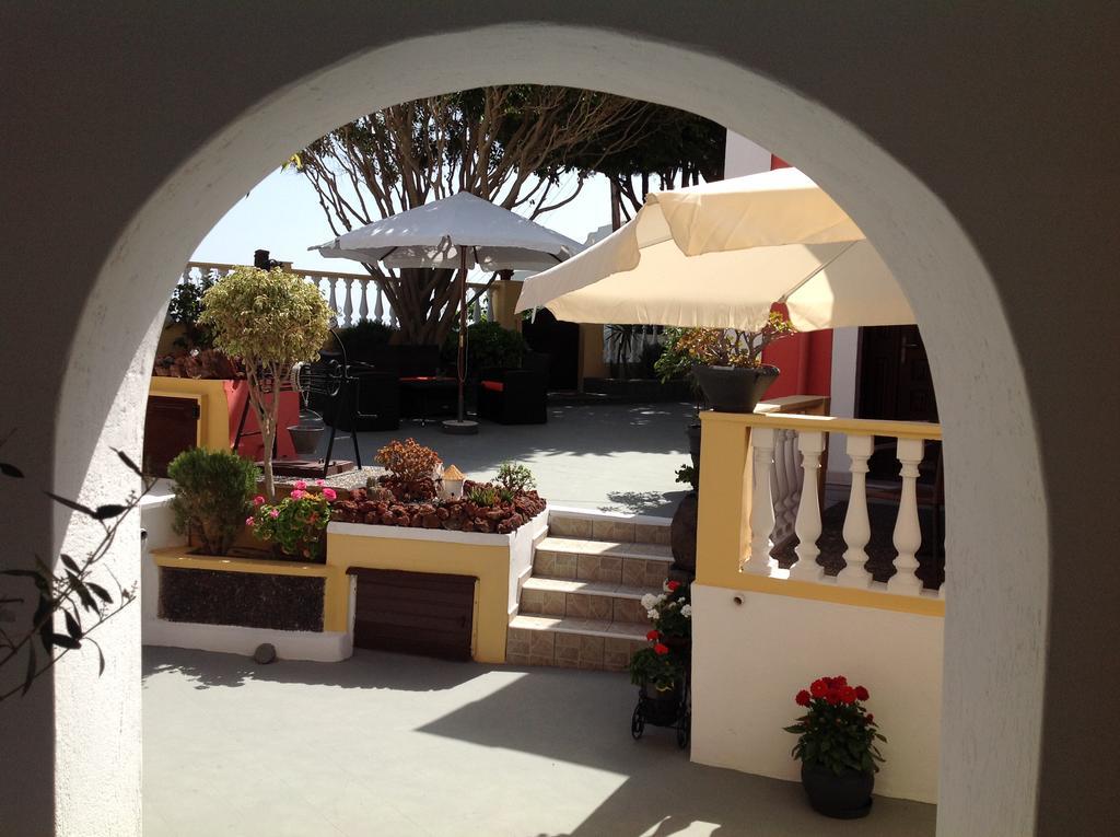 Hotel Pansion Zaharoula à Fira  Extérieur photo