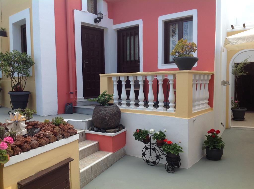 Hotel Pansion Zaharoula à Fira  Extérieur photo