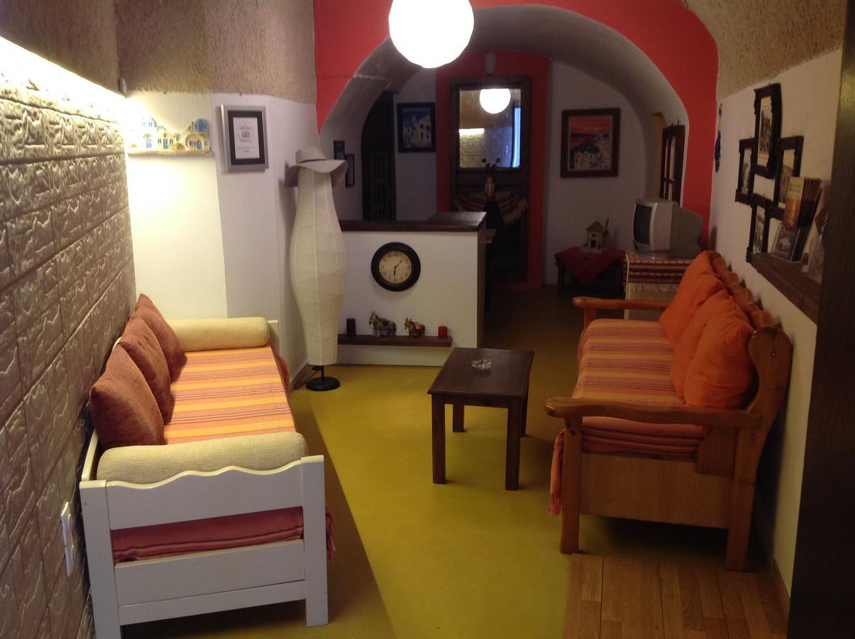 Hotel Pansion Zaharoula à Fira  Extérieur photo