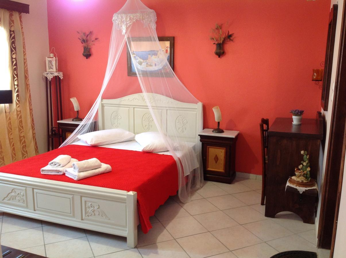 Hotel Pansion Zaharoula à Fira  Extérieur photo