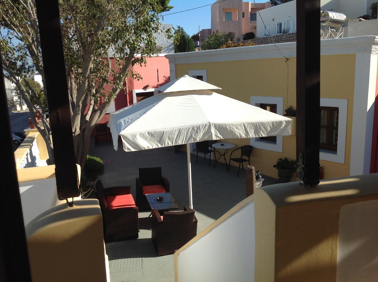Hotel Pansion Zaharoula à Fira  Extérieur photo