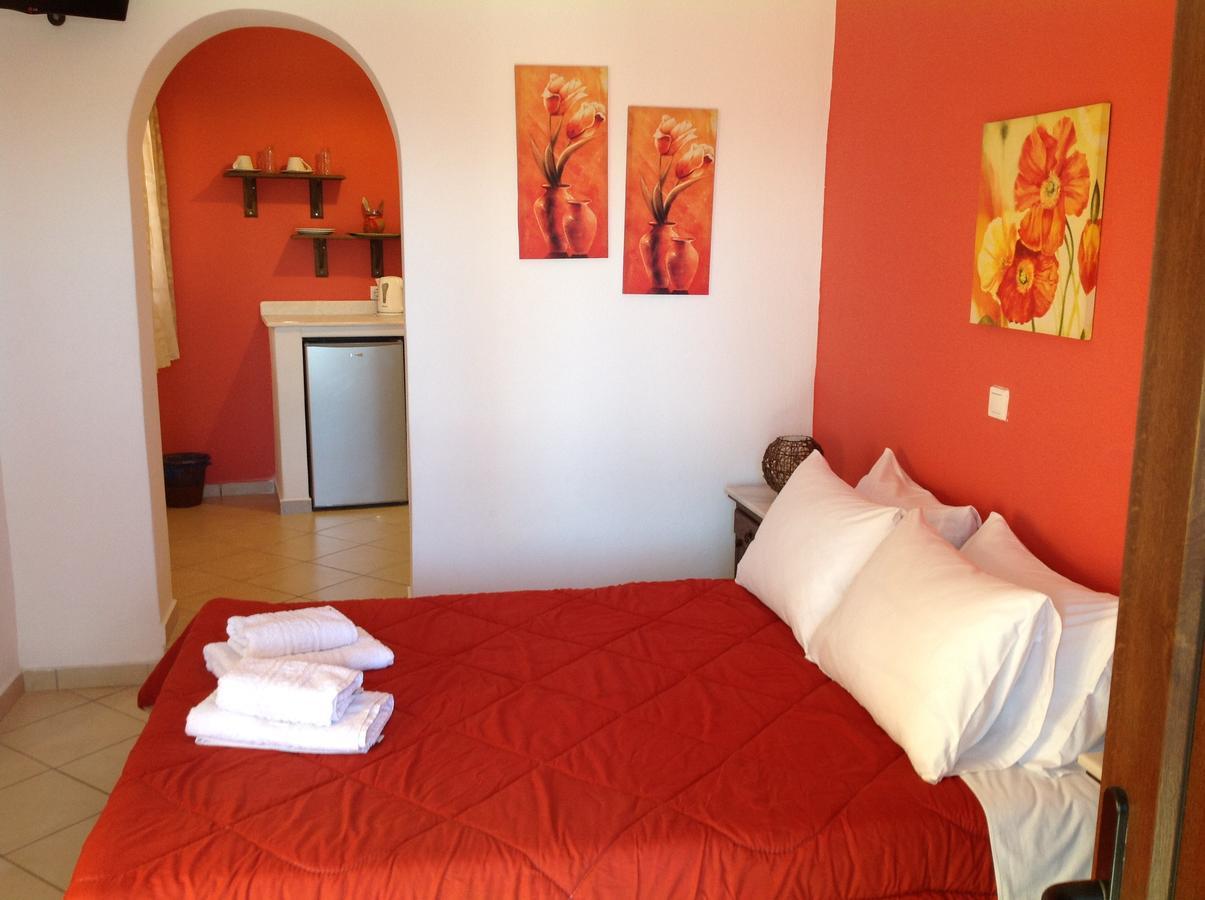 Hotel Pansion Zaharoula à Fira  Extérieur photo