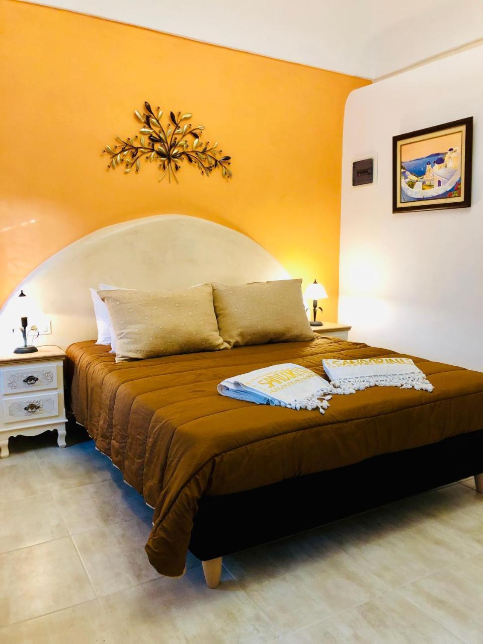 Hotel Pansion Zaharoula à Fira  Extérieur photo