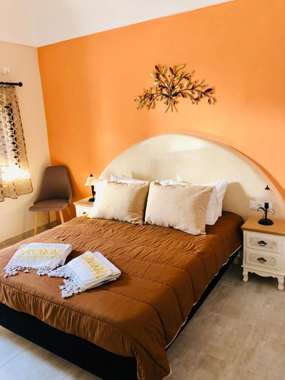 Hotel Pansion Zaharoula à Fira  Extérieur photo