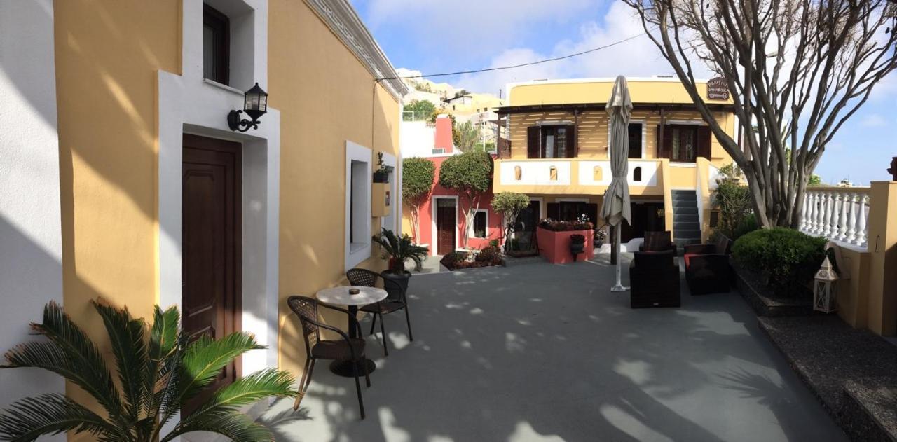 Hotel Pansion Zaharoula à Fira  Extérieur photo